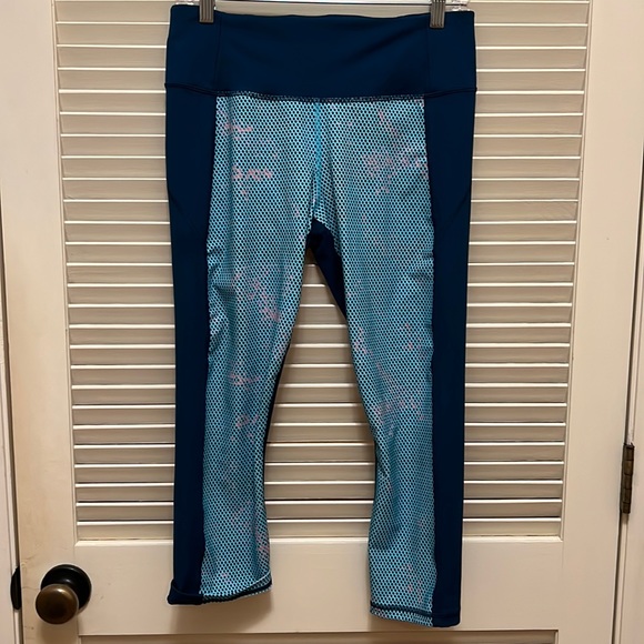 Armour Athletic Leggings/ Exercise / Running
Pants in Teal with a Colorful Panel - Picture 1 of 16